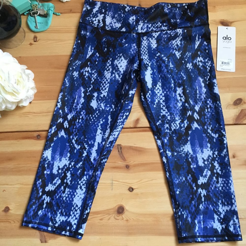 NEW Alo Yoga Capri Crop Leggings Blue Python NWT